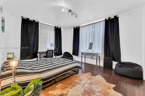 Condo in Miami Beach, Florida, 1 bedroom  № 1394911 - photo 9