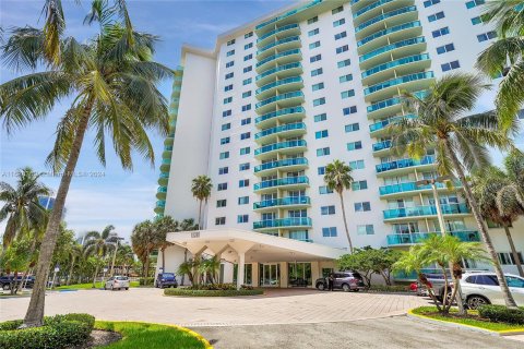 Condo in Sunny Isles Beach, Florida, 1 bedroom  № 1330693 - photo 26