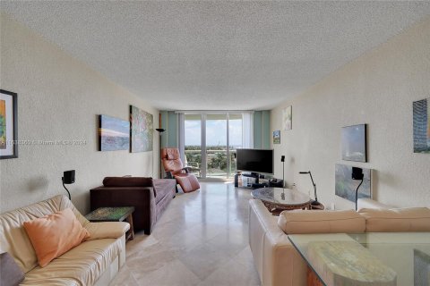 Condo in Sunny Isles Beach, Florida, 1 bedroom  № 1330693 - photo 15