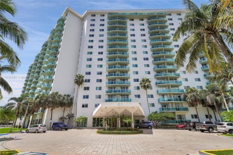 Condo in Sunny Isles Beach, Florida, 1 bedroom  № 1330693 - photo 28