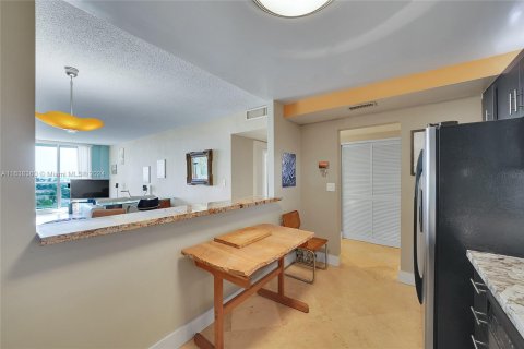 Condo in Sunny Isles Beach, Florida, 1 bedroom  № 1330693 - photo 8