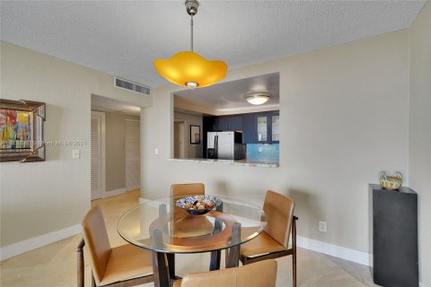 Condo in Sunny Isles Beach, Florida, 1 bedroom  № 1330693 - photo 13