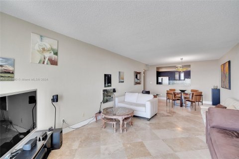 Condo in Sunny Isles Beach, Florida, 1 bedroom  № 1330693 - photo 18