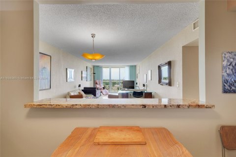 Condo in Sunny Isles Beach, Florida, 1 bedroom  № 1330693 - photo 10