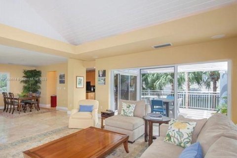 House in Key Biscayne, Florida 5 bedrooms, 388.42 sq.m. № 885770 - photo 5