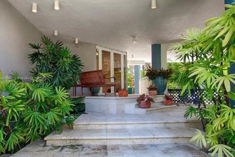 Villa ou maison à vendre à Key Biscayne, Floride: 5 chambres, 388.42 m2 № 885770 - photo 2