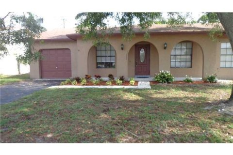 House in Sunrise, Florida 3 bedrooms, 151.06 sq.m. № 991741 - photo 5