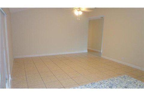 House in Sunrise, Florida 3 bedrooms, 151.06 sq.m. № 991741 - photo 3
