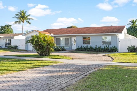 Villa ou maison à vendre à Pembroke Pines, Floride: 5 chambres, 140.84 m2 № 1293141 - photo 3