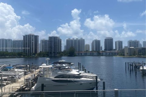 Condo in Aventura, Florida, 2 bedrooms  № 1288890 - photo 1