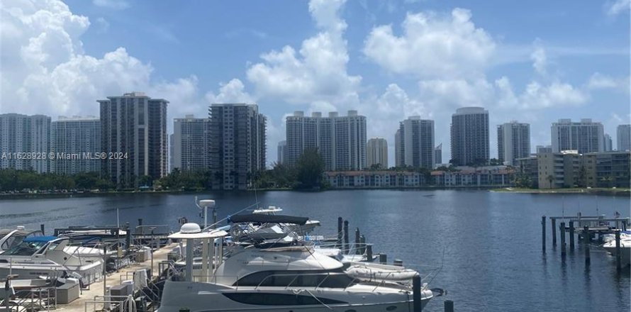 Condominio en Aventura, Florida, 2 dormitorios  № 1288890