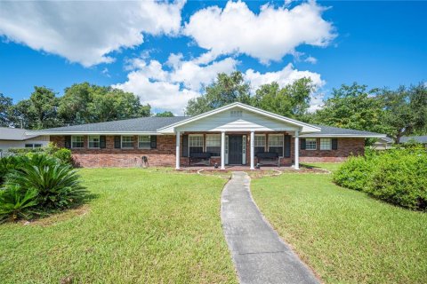 House in Lakeland, Florida 4 bedrooms, 239.59 sq.m. № 1346807 - photo 1