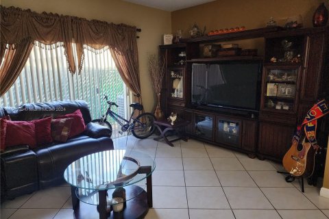 Adosado en venta en Miami, Florida, 3 dormitorios, 135.64 m2 № 1270097 - foto 3