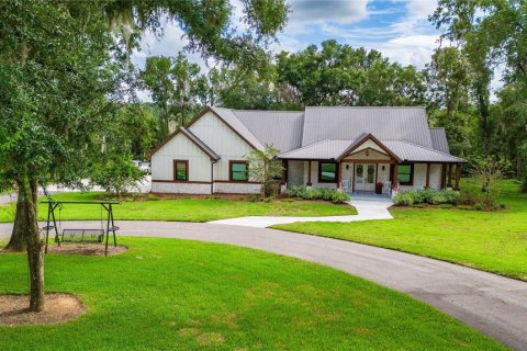 Villa ou maison à vendre à Dade City, Floride: 3 chambres, 250.37 m2 № 1359314 - photo 1