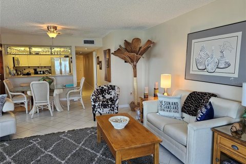 Condo in New Smyrna Beach, Florida, 1 bedroom  № 1382628 - photo 10