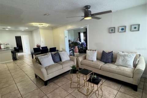 House in Lake Wales, Florida 4 bedrooms, 172.8 sq.m. № 1382629 - photo 6