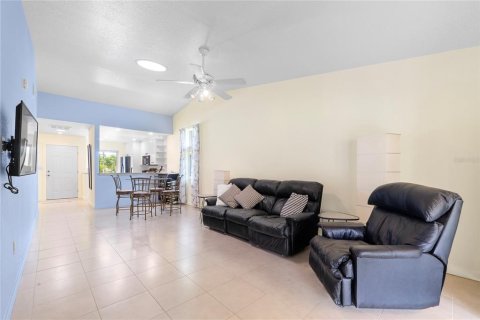 Villa ou maison à vendre à Kissimmee, Floride: 2 chambres, 102.56 m2 № 1285273 - photo 11