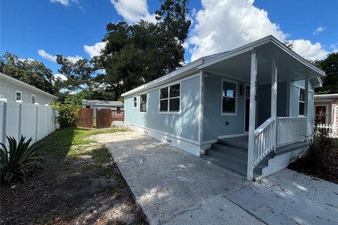 Casa en venta en Tampa, Florida, 4 dormitorios, 125.7 m2 № 1378146 - foto 2