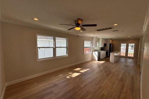 Casa en venta en Tampa, Florida, 4 dormitorios, 125.7 m2 № 1378146 - foto 3