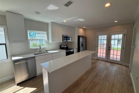 Casa en venta en Tampa, Florida, 4 dormitorios, 125.7 m2 № 1378146 - foto 4