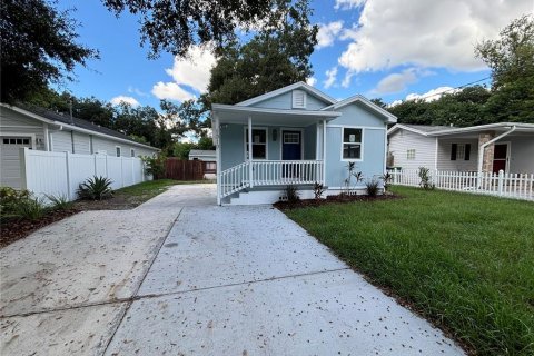 Casa en venta en Tampa, Florida, 4 dormitorios, 125.7 m2 № 1378146 - foto 1