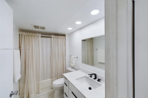 Copropriété à vendre à Pembroke Pines, Floride: 2 chambres, 126.72 m2 № 1380552 - photo 13