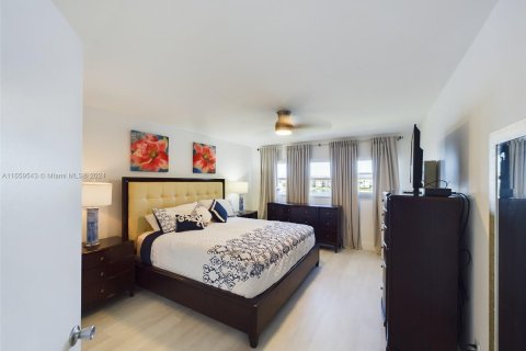 Copropriété à vendre à Pembroke Pines, Floride: 2 chambres, 126.72 m2 № 1380552 - photo 16