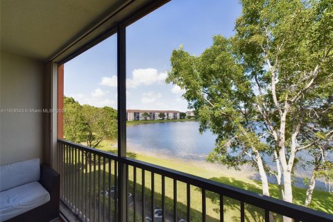 Condo in Pembroke Pines, Florida, 2 bedrooms  № 1380552 - photo 6