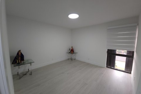 Condo in Miami, Florida, 3 bedrooms  № 1092273 - photo 3