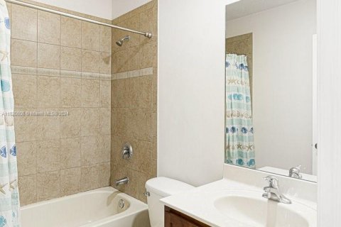 Condominio en venta en Miramar, Florida, 2 dormitorios, 99.41 m2 № 967535 - foto 15