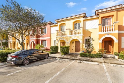 Condominio en venta en Miramar, Florida, 2 dormitorios, 99.41 m2 № 967535 - foto 3