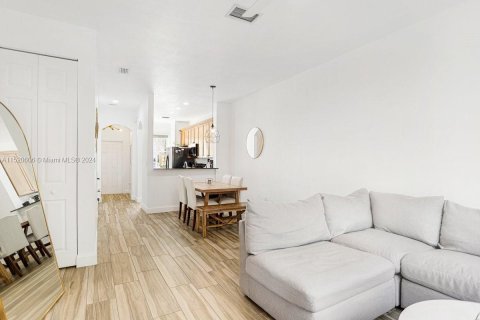 Condominio en venta en Miramar, Florida, 2 dormitorios, 99.41 m2 № 967535 - foto 9