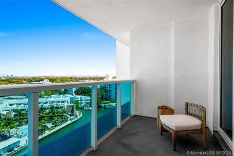 Condo in Miami Beach, Florida, 2 bedrooms  № 25892 - photo 21