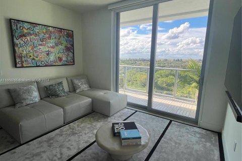 Condo in Sunrise, Florida, 2 bedrooms  № 1385790 - photo 17