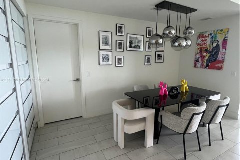 Condo in Sunrise, Florida, 2 bedrooms  № 1385790 - photo 9