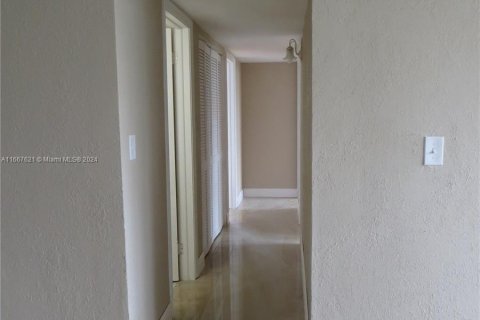 Condo in Miami, Florida, 3 bedrooms  № 1386223 - photo 7