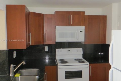 Condo in Miami, Florida, 3 bedrooms  № 1386223 - photo 4