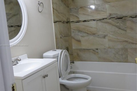 Купить кондоминиум в Майами, Флорида 3 спальни, 111.95м2, № 1386223 - фото 12