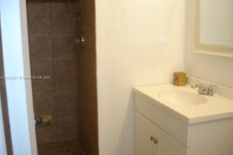 Condo in Sunrise, Florida, 2 bedrooms  № 1386224 - photo 15