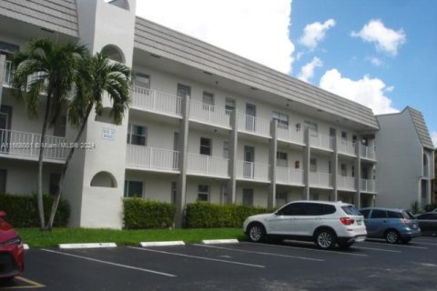 Condo in Sunrise, Florida, 2 bedrooms  № 1386224 - photo 1