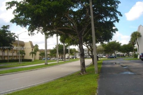 Condo in Sunrise, Florida, 2 bedrooms  № 1386224 - photo 25