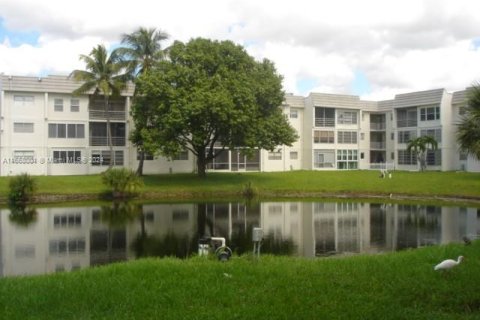 Condo in Sunrise, Florida, 2 bedrooms  № 1386224 - photo 3