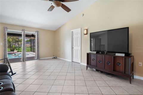 Villa ou maison à vendre à Kissimmee, Floride: 5 chambres, 189.89 m2 № 1342277 - photo 12