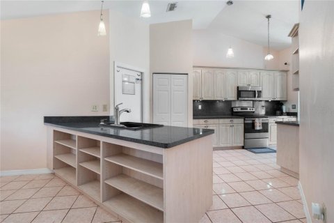 Casa en venta en Kissimmee, Florida, 5 dormitorios, 189.89 m2 № 1342277 - foto 16