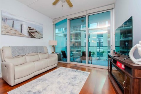 Condominio en venta en Tampa, Florida, 1 dormitorio, 86.77 m2 № 1342343 - foto 8