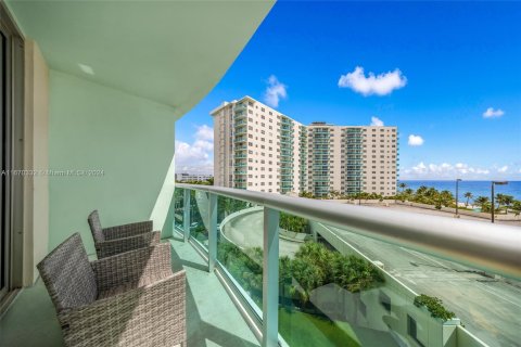 Condominio en venta en Hollywood, Florida, 1 dormitorio, 81.2 m2 № 1394231 - foto 20