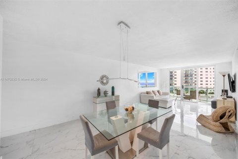 Condominio en venta en Hollywood, Florida, 1 dormitorio, 81.2 m2 № 1394231 - foto 2