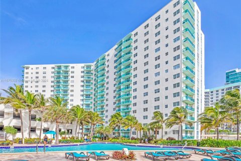 Condominio en venta en Hollywood, Florida, 1 dormitorio, 81.2 m2 № 1394231 - foto 30