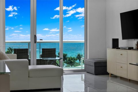 Condominio en venta en Hollywood, Florida, 1 dormitorio, 81.2 m2 № 1394231 - foto 1