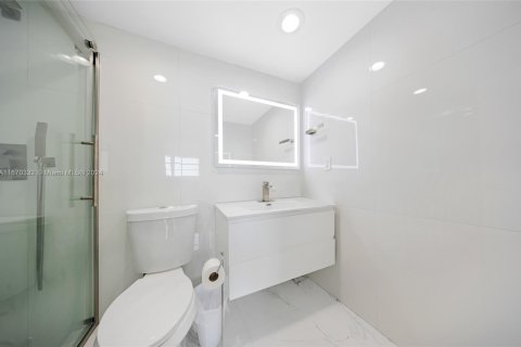 Condominio en venta en Hollywood, Florida, 1 dormitorio, 81.2 m2 № 1394231 - foto 13